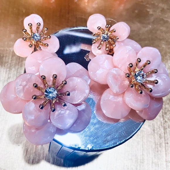 LILLY PULITZER EARRINGS NWT FLOWER BLUSH PINK - BLOOM 🩷GOLD/CRYSTAL POST - Picture 8 of 11